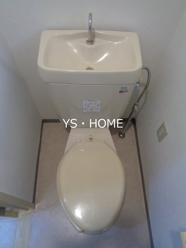 都営大江戸線 中野坂上駅 徒歩4分 10階建 築41年のトイレ写真