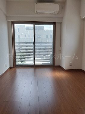 居室・リビング　※別号室参考写真