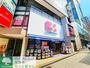 ドラックストア　ココカラファイン 渋谷宮下公園前店（ドラッグストア）まで530m