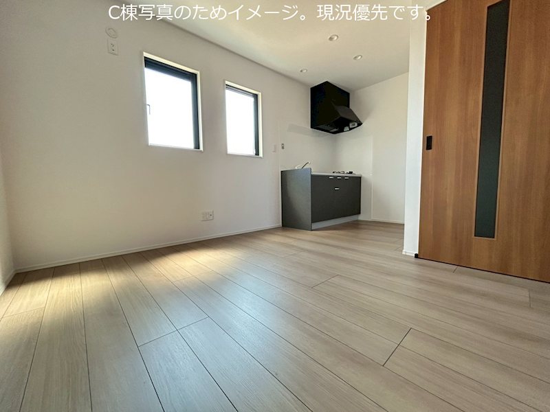 グローリー鷲崎 A棟の居間写真