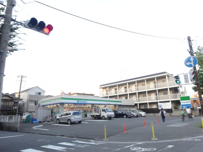コンビニ　ファミリーマート　中瀬店（コンビニ）まで267m