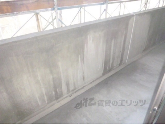バルコニー　東向きベランダ（建設中）