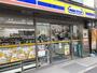 コンビニ　ミニストップ新宿大京町店（コンビニ）まで240m