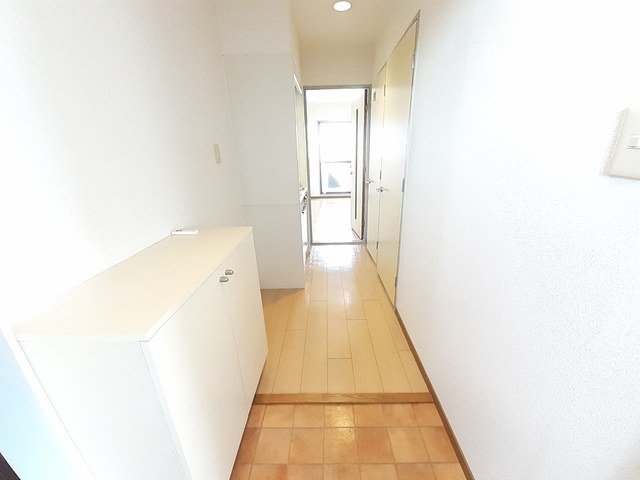 玄関　収納もある玄関です