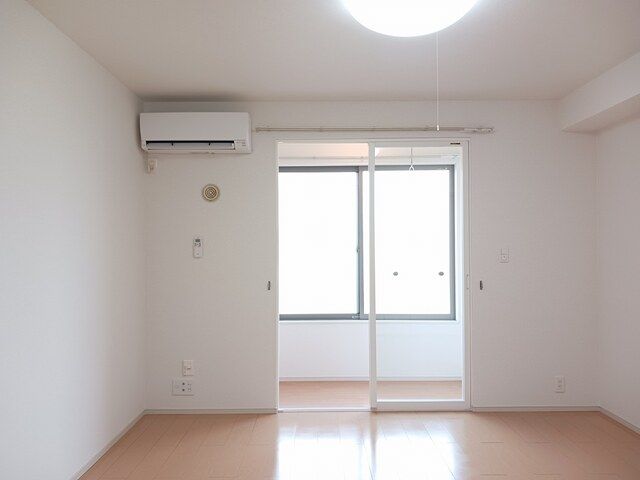 富山地鉄不二越上滝 上堀駅 徒歩17分 2階建 築15年の居間写真