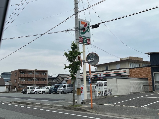 コンビニ　セブンイレブン津市幸町店（コンビニ）まで353m