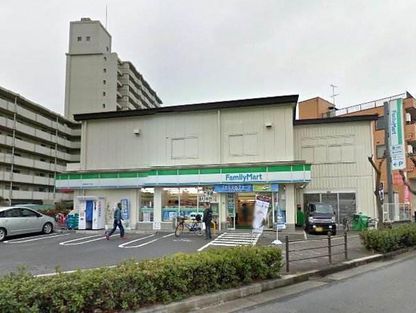 コンビニ　ファミリーマート喜連東四丁目店（コンビニ）まで760m