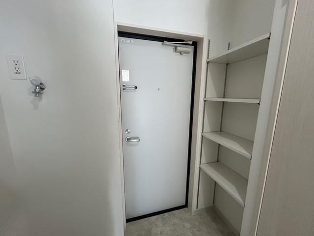 玄関　写真は違う号室です。