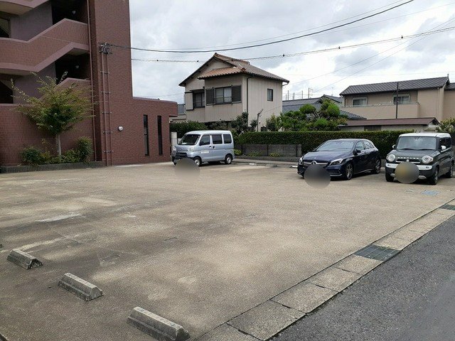 駐車場　駐車場に車を止められます
