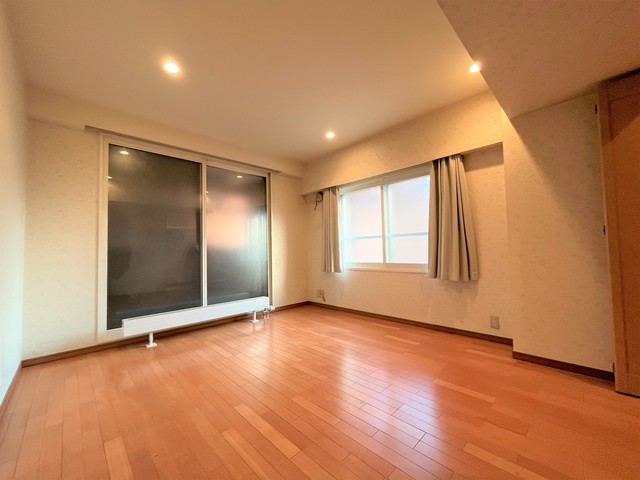 その他　洋室約8.5帖