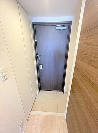 カーサスプレンディッド三田慶大前の玄関写真