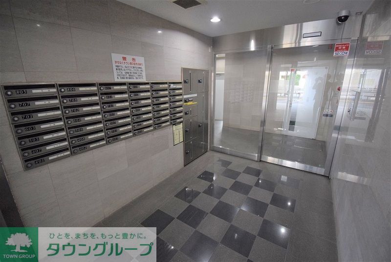 小田急線 鶴川駅 徒歩3分 8階建 築24年の外観写真
