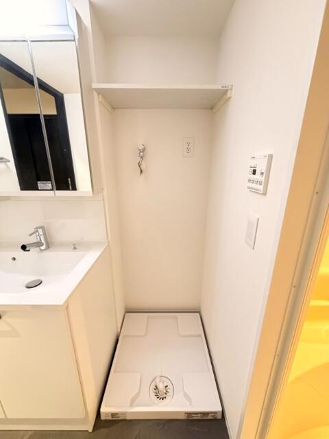玄関　洗濯機置場