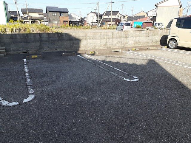 駐車場　駐車場に車を止められます