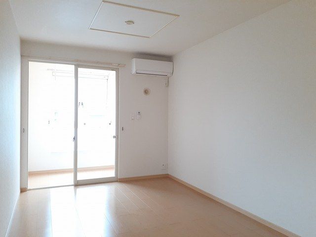 居室・リビング　こちらのリビングで趣味の時間をお楽しみください