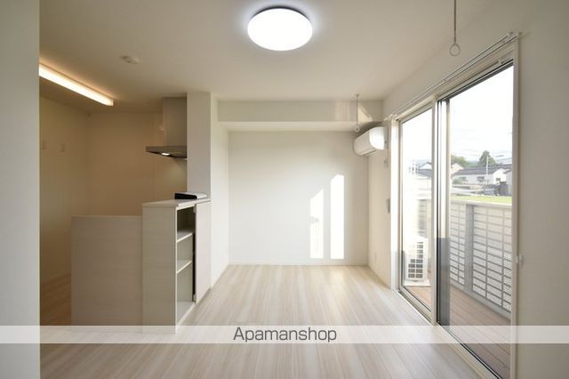 ヒルサイド本江の居間写真