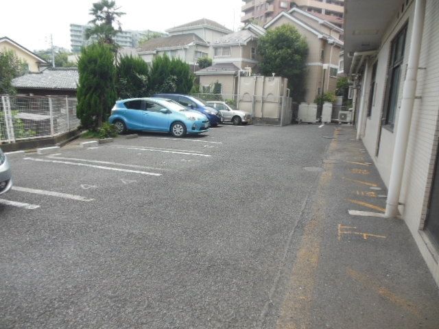 駐車場　～敷地内駐車場も完備しております～