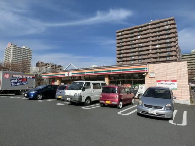 コンビニ　セブンイレブン（コンビニ）まで270m