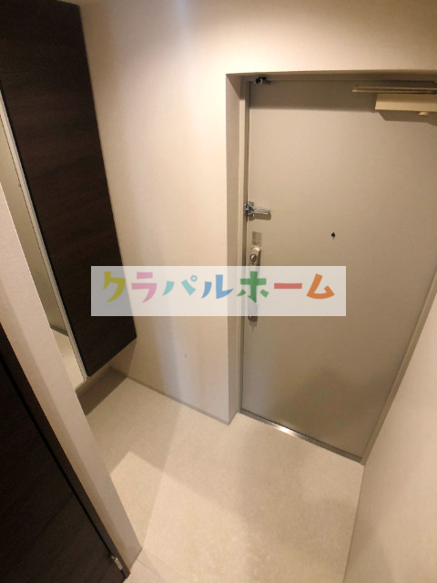 地下鉄御堂筋線 西中島南方駅 徒歩5分 8階建 築7年の玄関写真