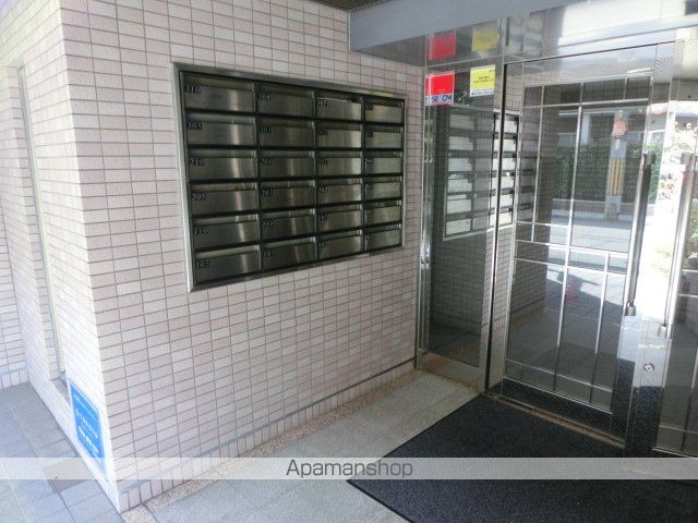 北大阪急行 緑地公園駅 徒歩7分 3階建 築30年の外観写真