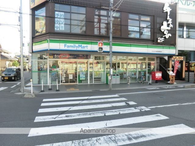 コンビニ　ファミリーマート（コンビニ）まで164m