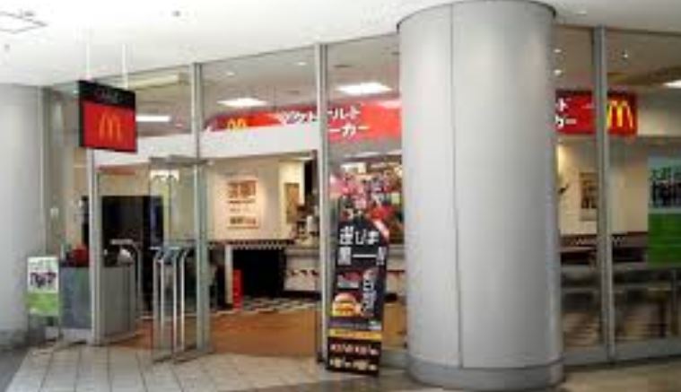 飲食店　マクドナルド芝浦シーバンス店（飲食店）まで239m