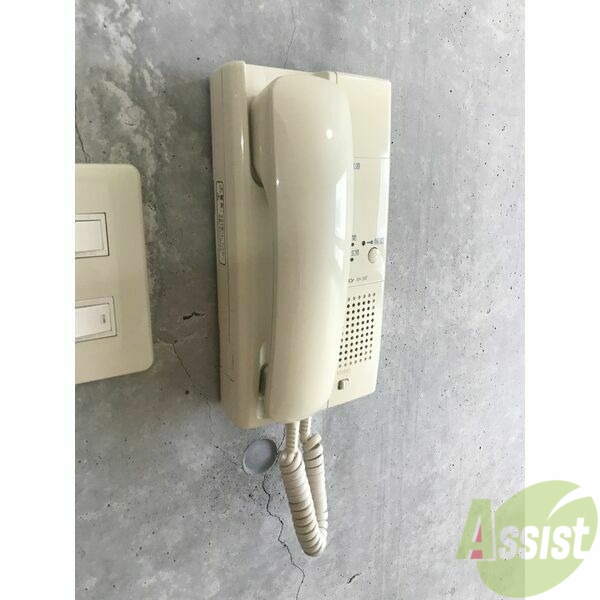 セキュリティ　音声インターホンです。来客時はこちらで会話ができます。