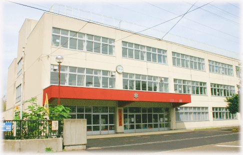 小学校　札幌市立美園小学校（小学校）まで582m