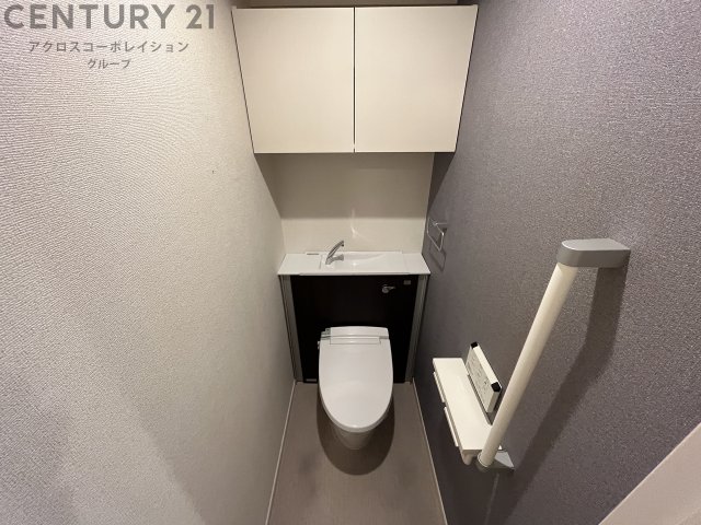 トイレ　温水洗浄便座付きのトイレです♪