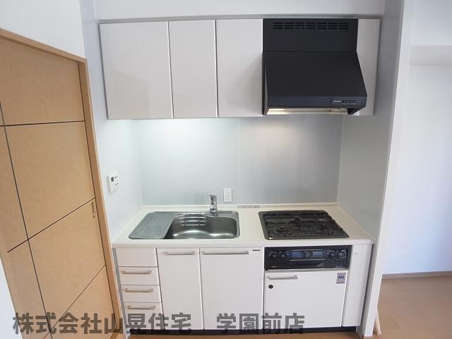 近鉄奈良線 富雄駅 徒歩4分 5階建 築23年のキッチン写真