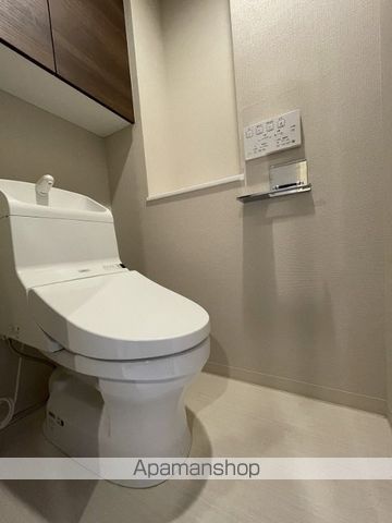 都営新宿線 岩本町駅 徒歩3分 15階建 築11年のトイレ写真