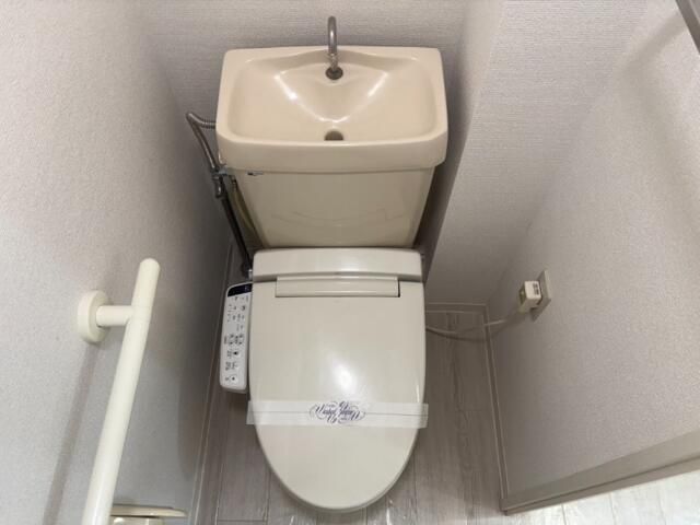相鉄本線 三ツ境駅 徒歩26分 3階建 築33年のトイレ写真