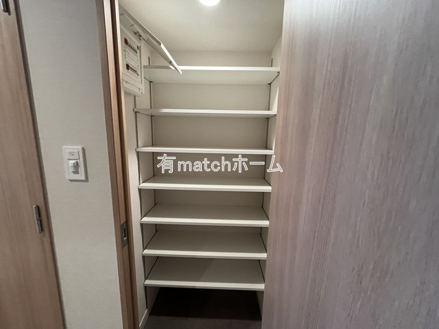 収納　同マンション反転部屋写真使用しています
