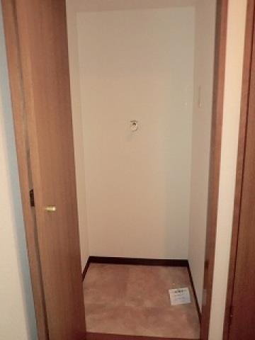 その他設備　洗濯機置場は扉付きで目隠しできます♪