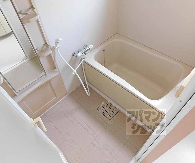 バス・シャワールーム　広いお風呂です