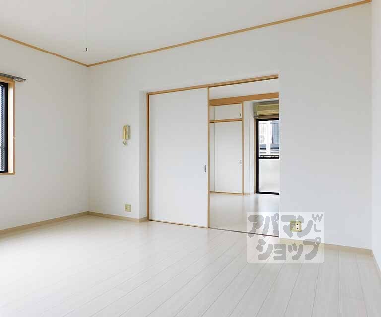 居室・リビング　きれいなお部屋です