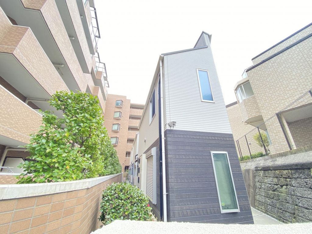 建物外観　アーベインテラス中野のきれいな外観