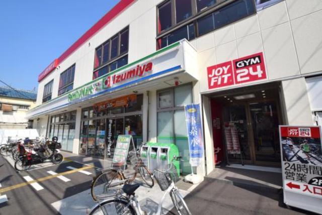 スーパー　イズミヤ　ファミリーマート×イズミヤ東三国四丁目店（スーパー）まで171m