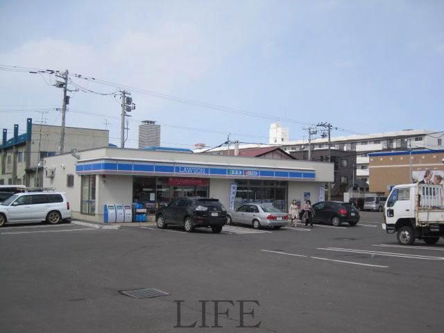 コンビニ　ローソン札幌二十四軒3条店（コンビニ）まで49m
