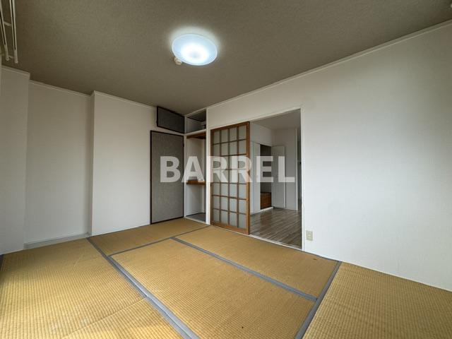 グランベガ緑地公園の居間写真