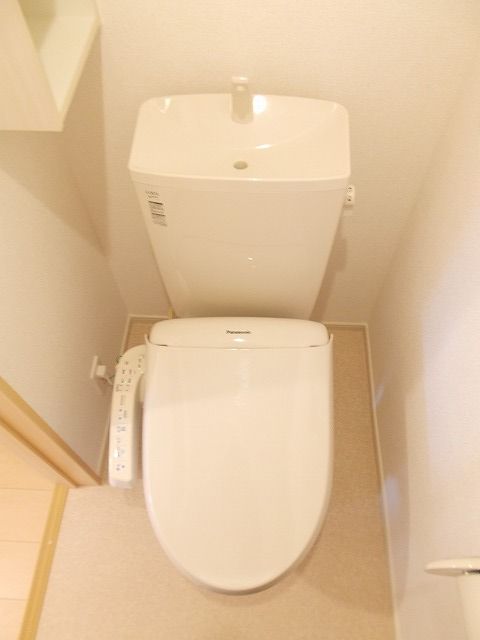 東武佐野線 葛生駅 徒歩24分 2階建 築13年のトイレ写真