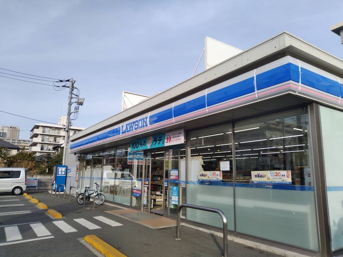 コンビニ　ローソン（コンビニ）まで750m