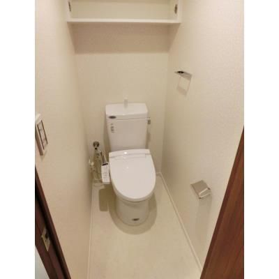 トイレ　落ち着いた色調のトイレです