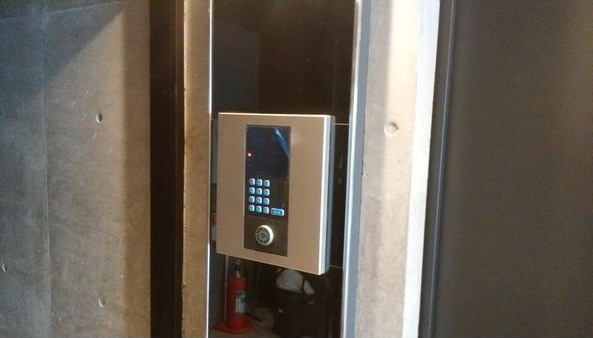 エントランス　エントランスにはオートロックの操作盤があります