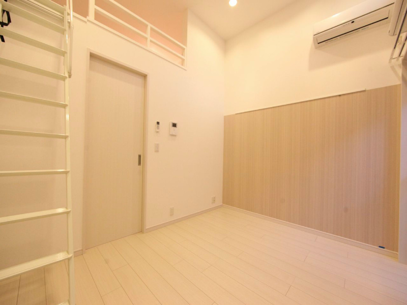 居室・リビング　洋室5.7帖　ロフト6帖（収納でもお部屋でも使えます）