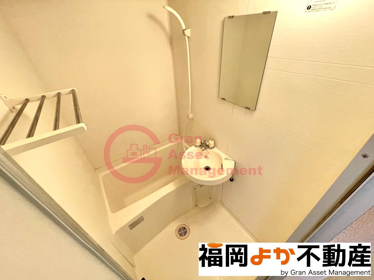 バス・シャワールーム　コンパクトで使いやすいお風呂です