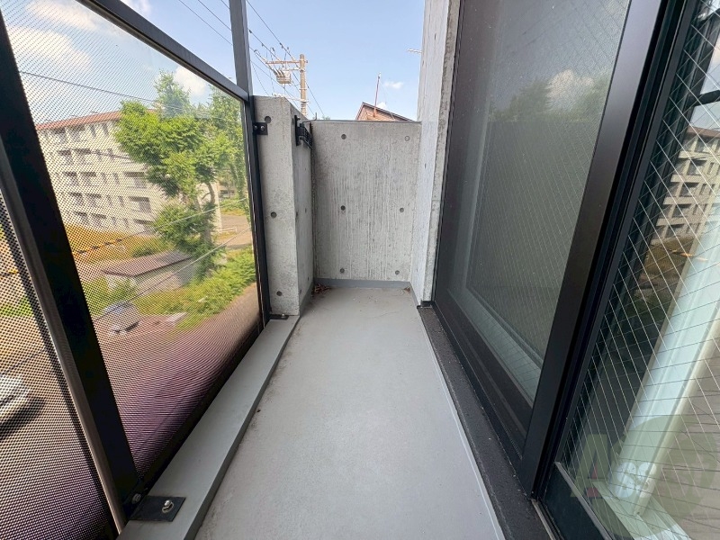 バルコニー　バルコニーが付いていますので一息ついてみてはいかがですか。