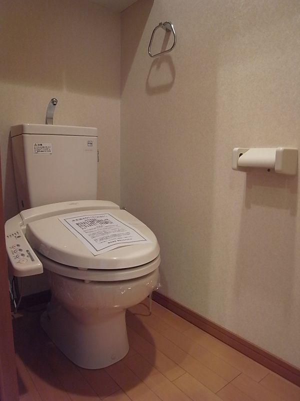 東京メトロ南北線 六本木一丁目駅 徒歩6分 9階建 築24年のトイレ写真