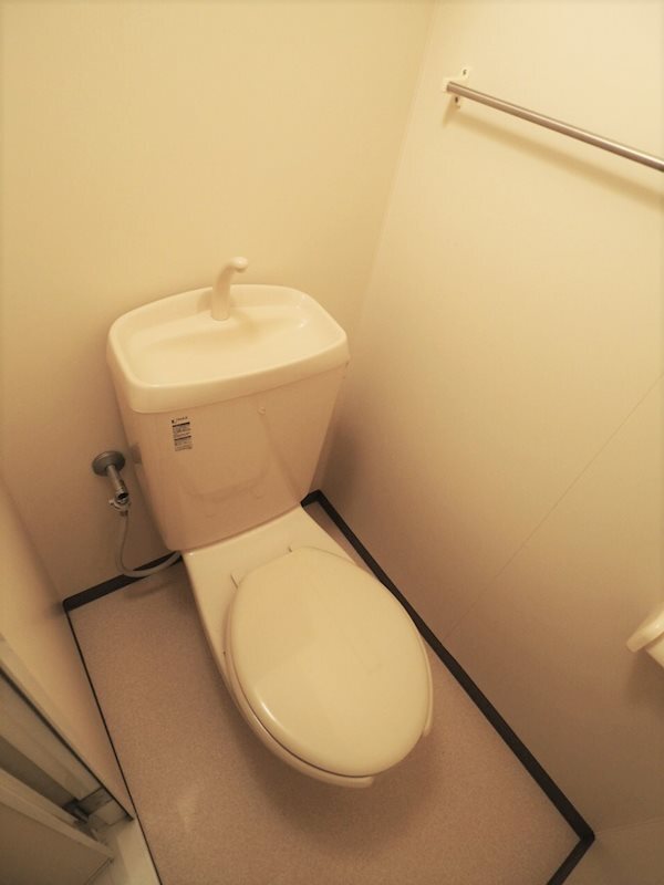 トイレ　※同物件、別部屋の写真です。