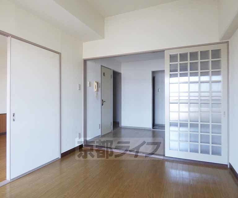 居室・リビング　落ち着いた雰囲気のお部屋です